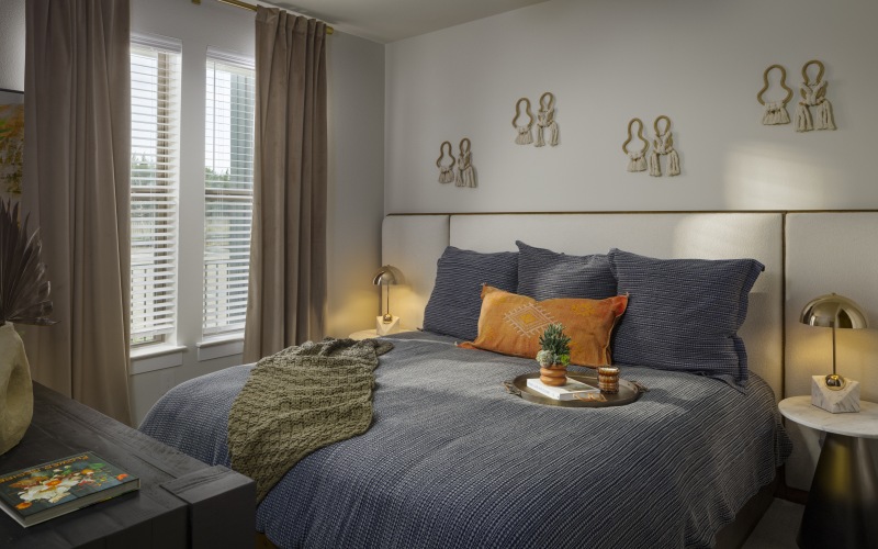 a bedroom with a bed 